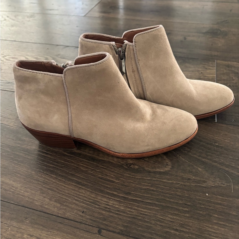 Sam Edelson (worn 1x - great condition! ) Tan suede Ankle Bootie - Size 4